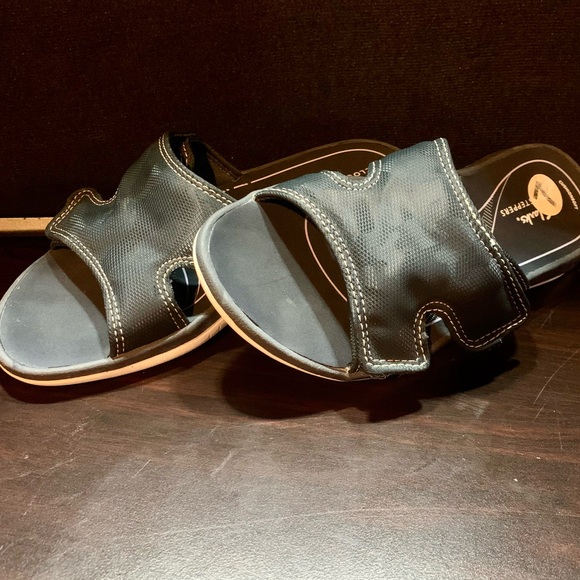 Clarks Cloudsteppers Sandals - Picture 3 of 4